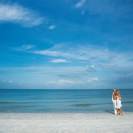 Holiday Inn Express & Suites Naples Downtown - 5Th Avenue By Ihg Экстерьер фото