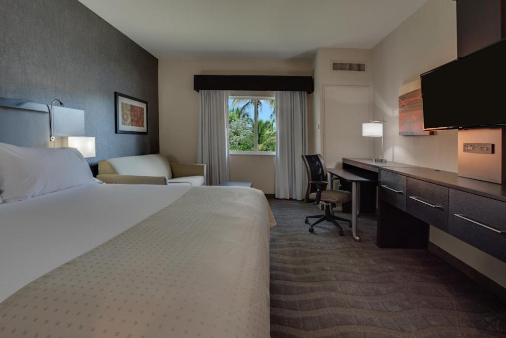 Holiday Inn Express & Suites Naples Downtown - 5Th Avenue By Ihg Экстерьер фото