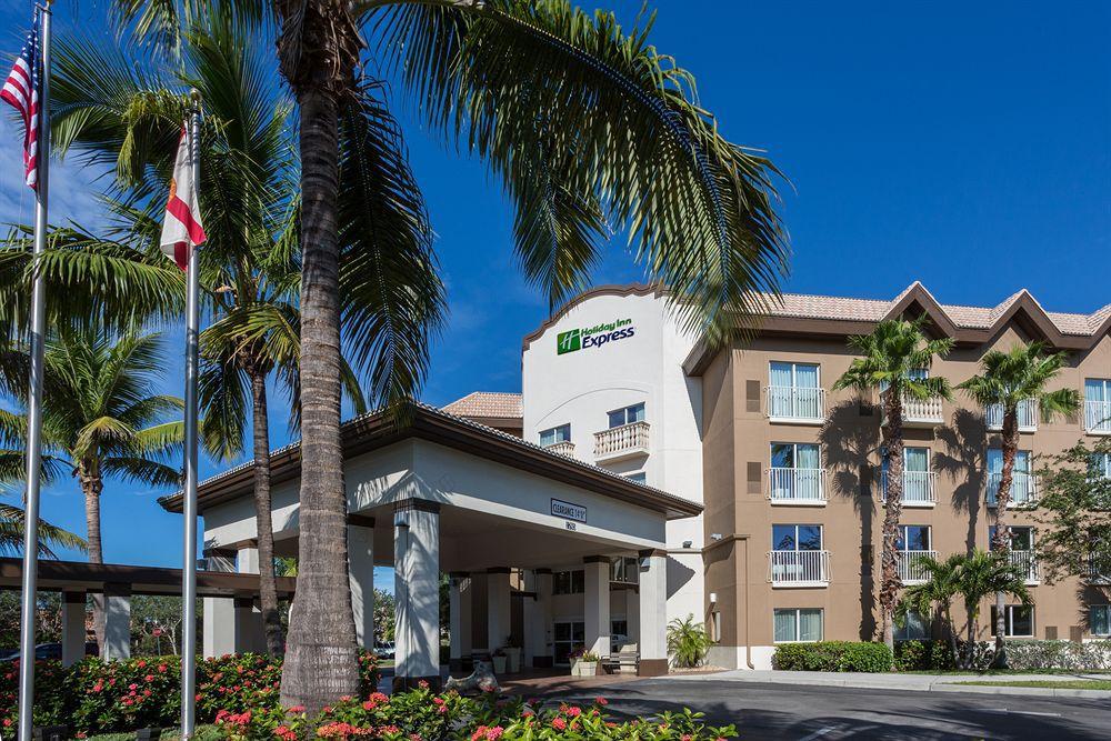 Holiday Inn Express & Suites Naples Downtown - 5Th Avenue By Ihg Экстерьер фото