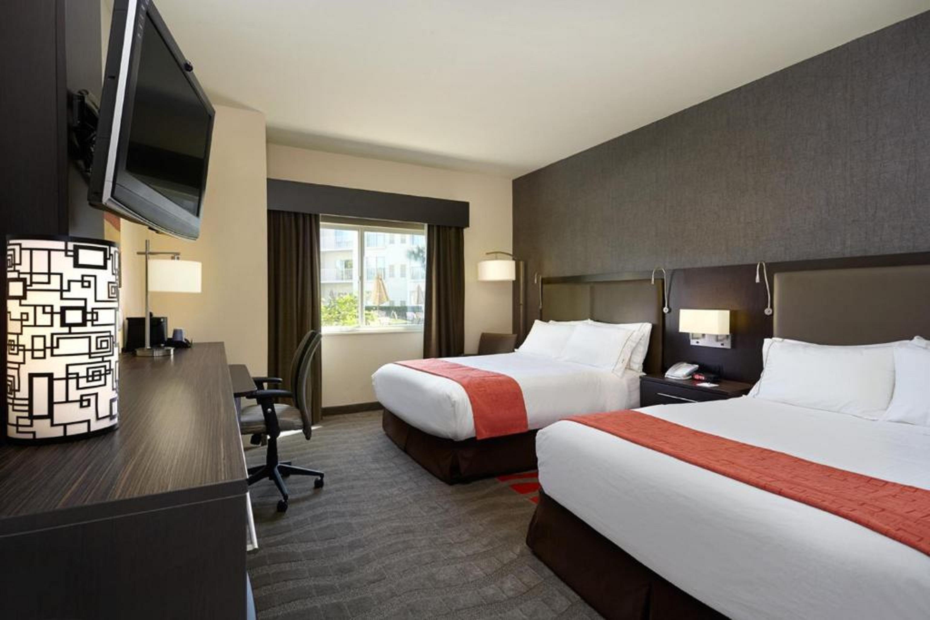 Holiday Inn Express & Suites Naples Downtown - 5Th Avenue By Ihg Экстерьер фото