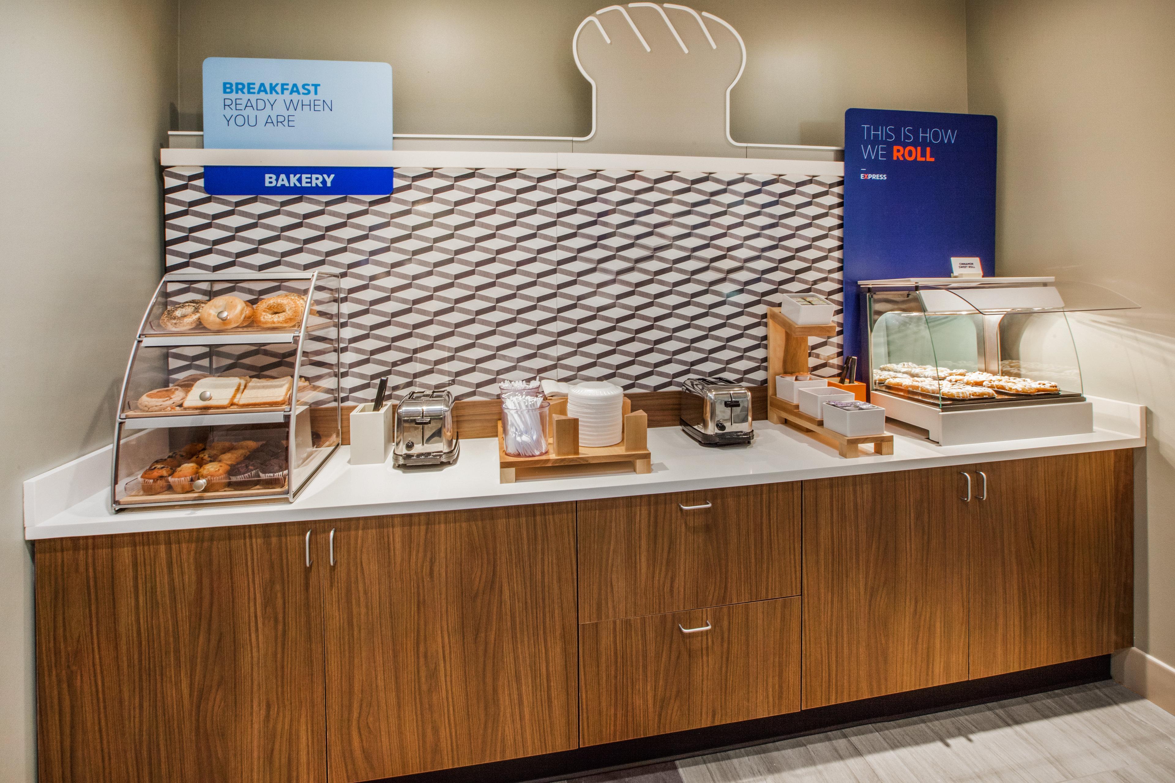 Holiday Inn Express & Suites Naples Downtown - 5Th Avenue By Ihg Экстерьер фото
