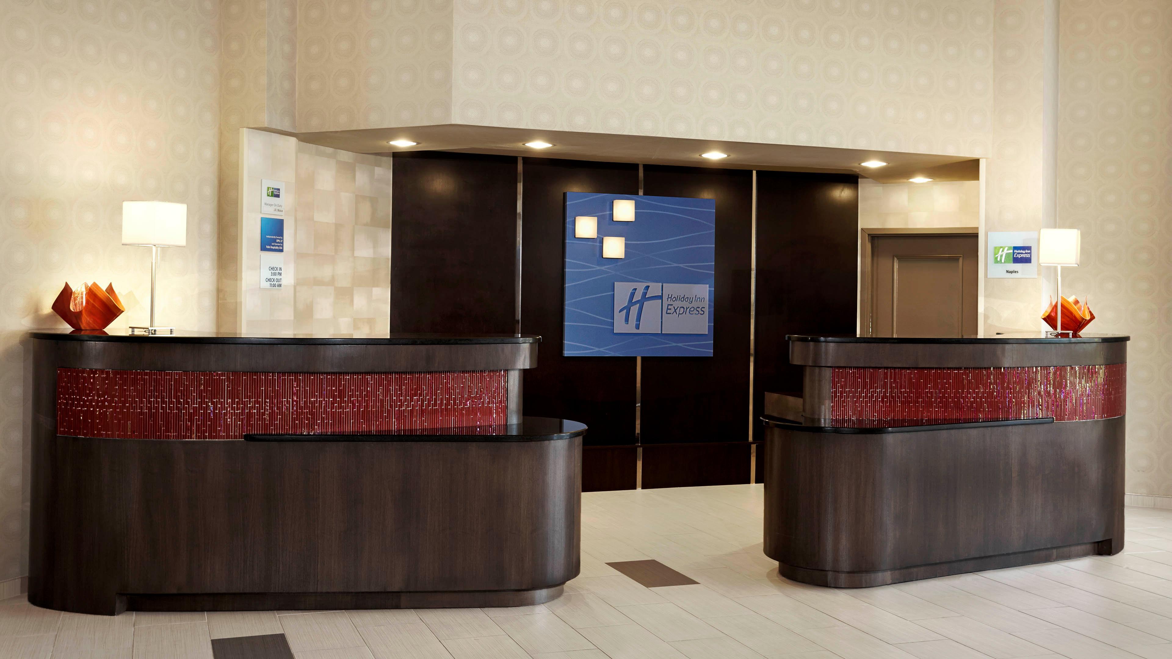 Holiday Inn Express & Suites Naples Downtown - 5Th Avenue By Ihg Экстерьер фото