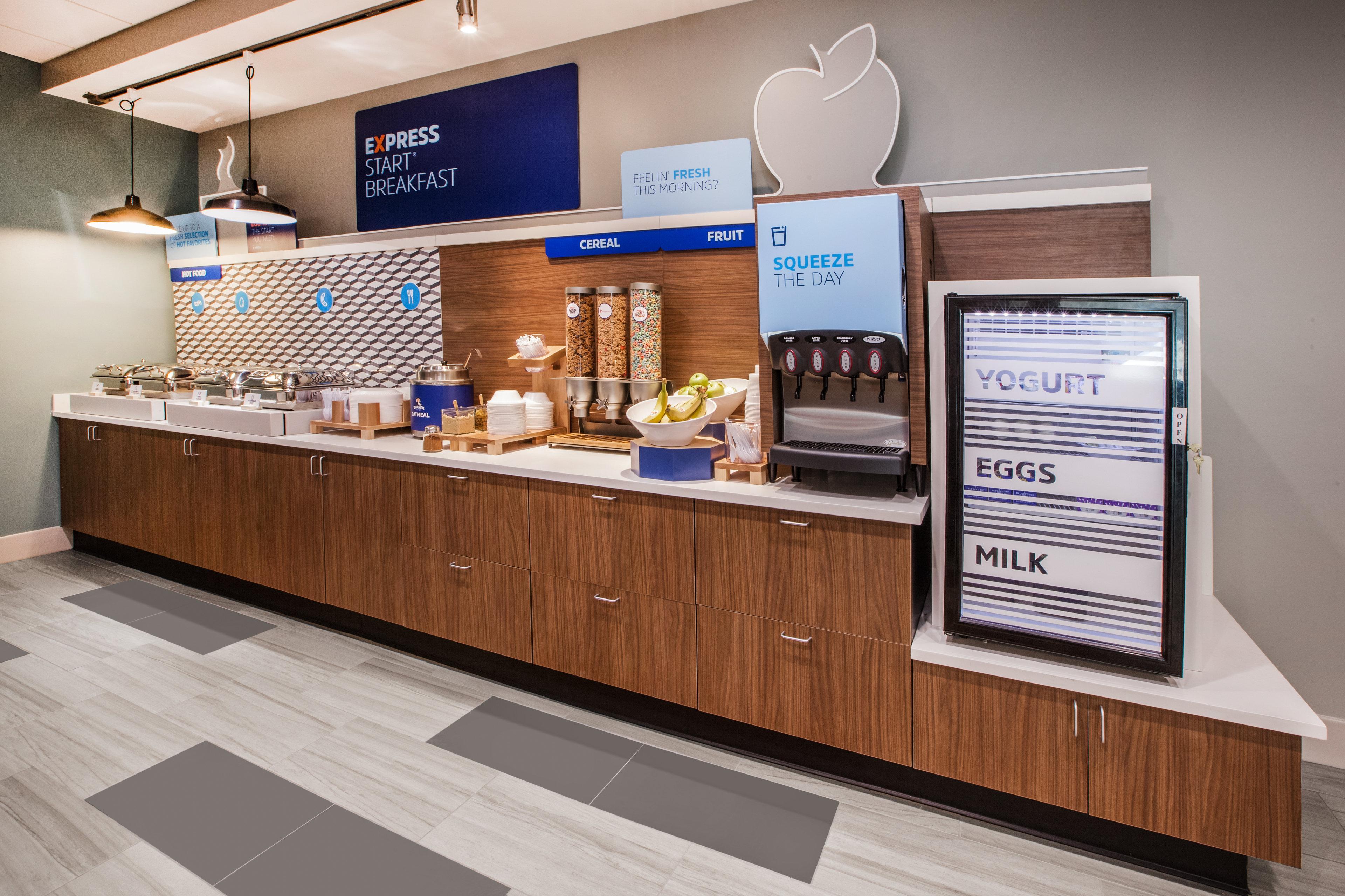Holiday Inn Express & Suites Naples Downtown - 5Th Avenue By Ihg Экстерьер фото