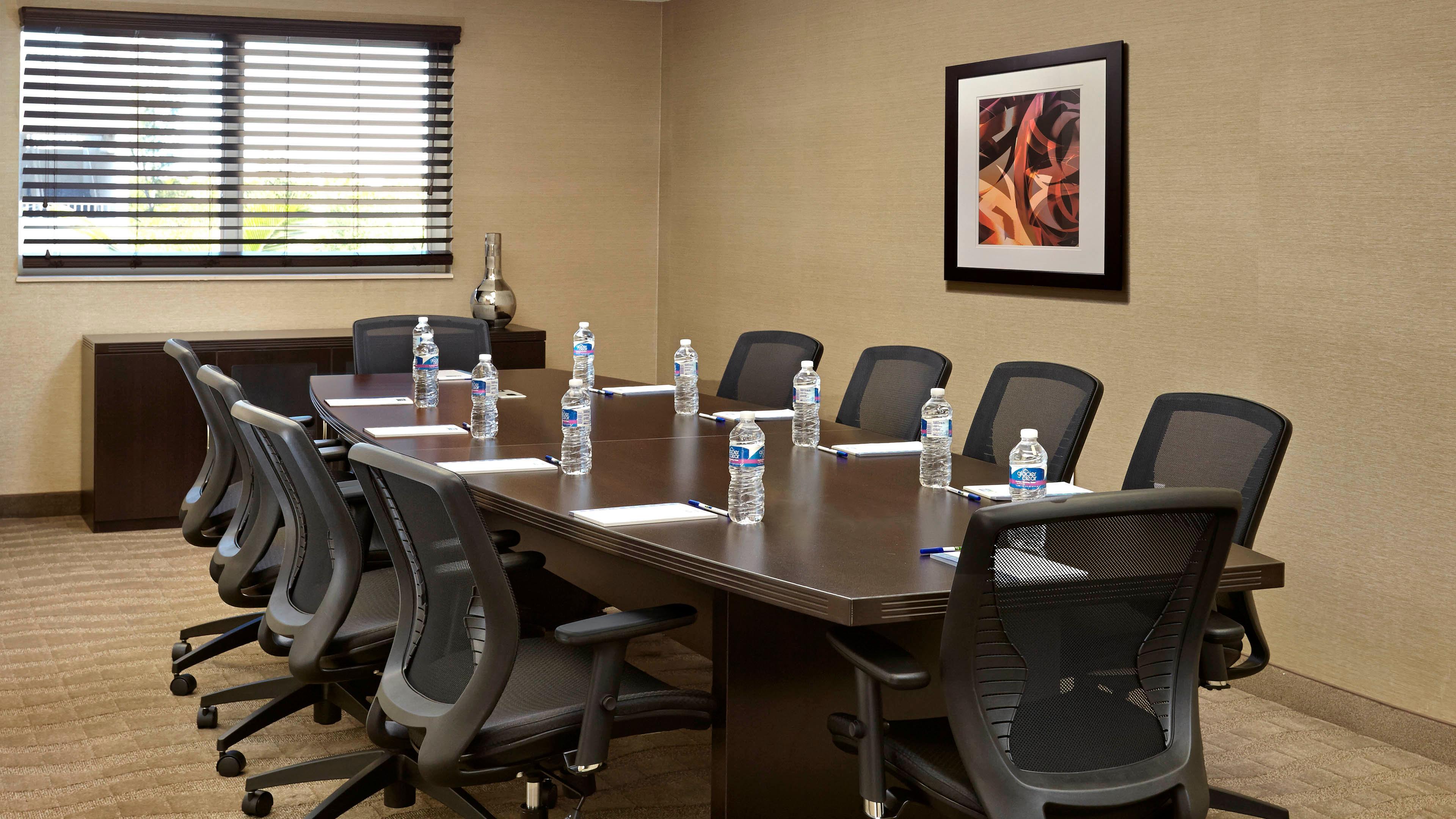 Holiday Inn Express & Suites Naples Downtown - 5Th Avenue By Ihg Экстерьер фото