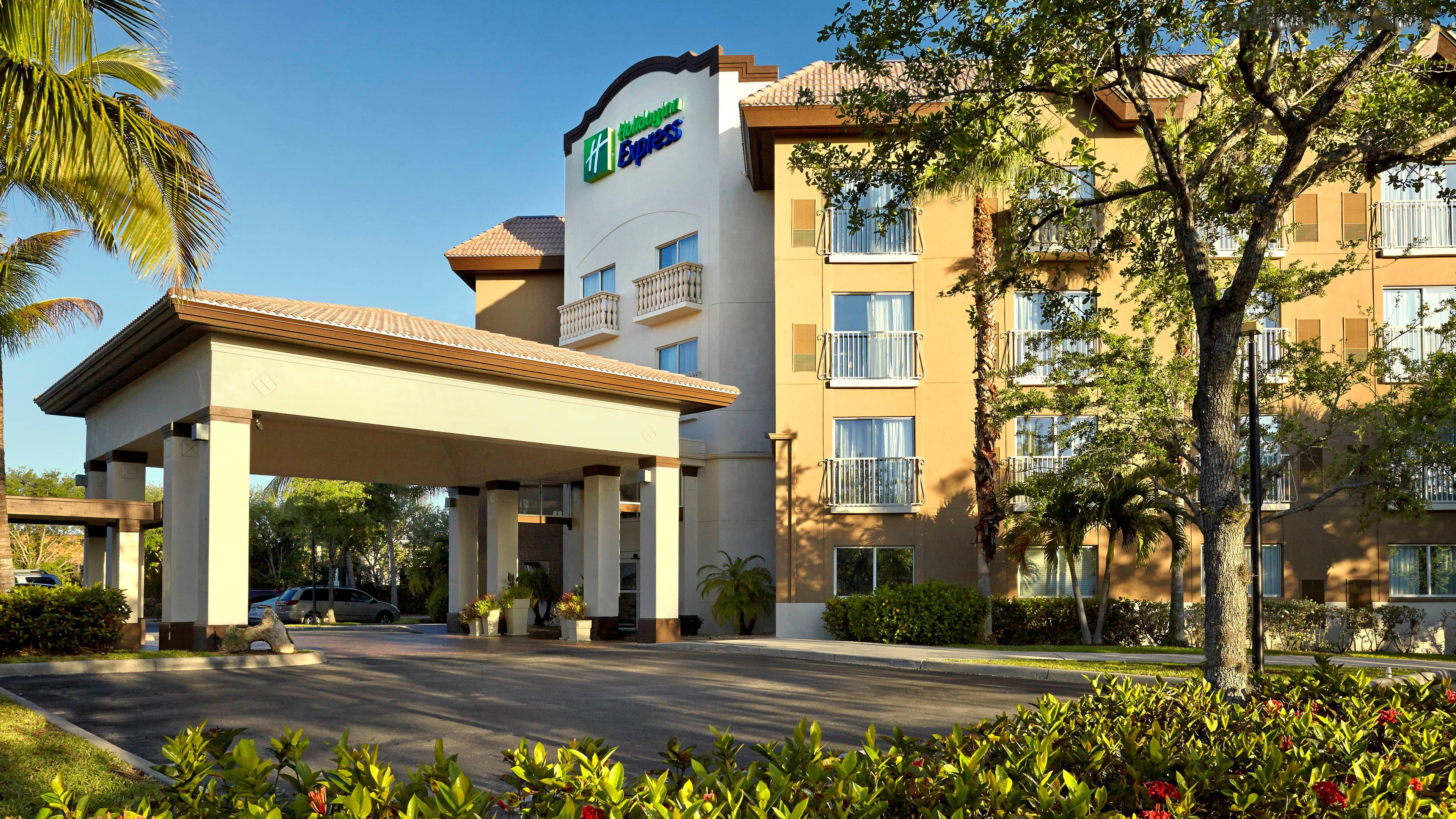 Holiday Inn Express & Suites Naples Downtown - 5Th Avenue By Ihg Экстерьер фото