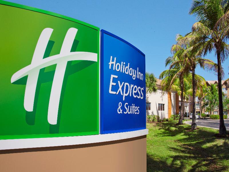 Holiday Inn Express & Suites Naples Downtown - 5Th Avenue By Ihg Экстерьер фото